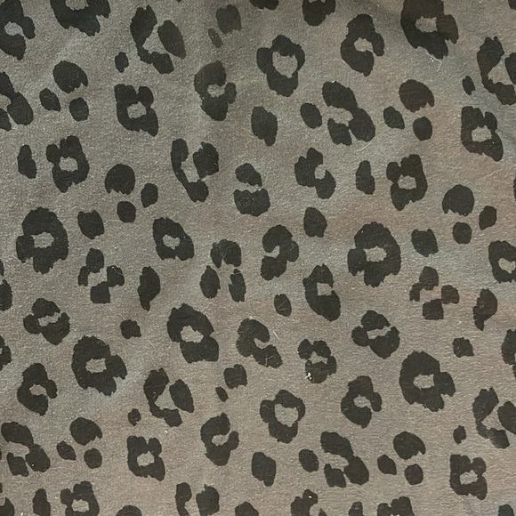 EUC Cheetah print sweatshirt.  Size M - Picture 4 of 4